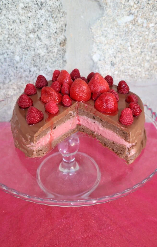 Como fazer bolo de chocolate sem glúten, leite e açúcar refinado